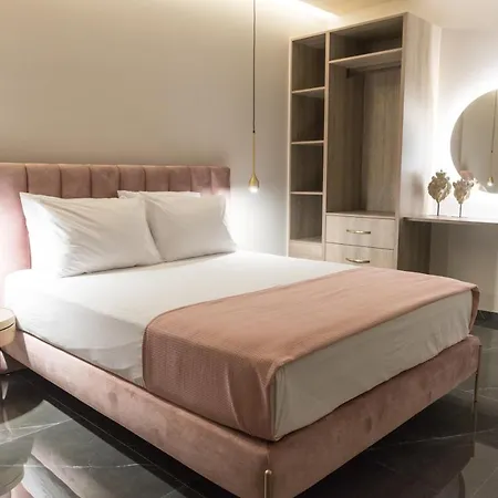 Indira * カラマタ