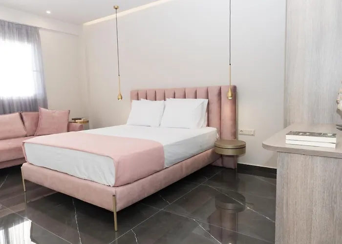 Indira * カラマタ