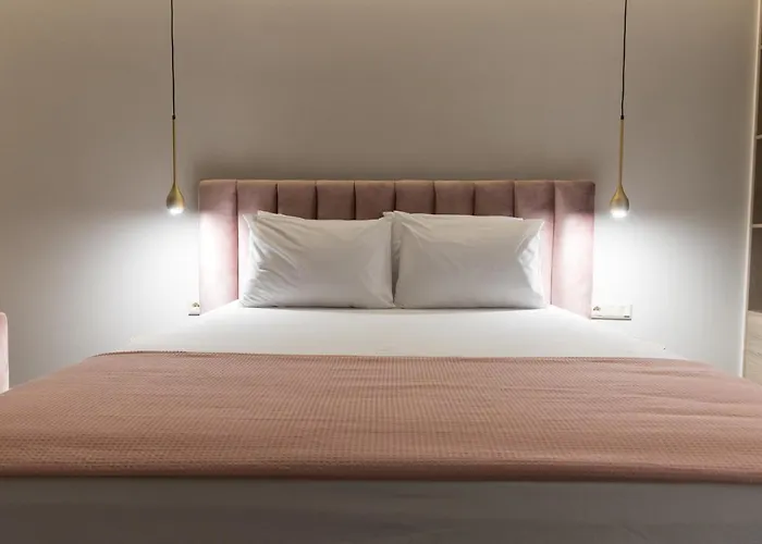 Indira * カラマタ